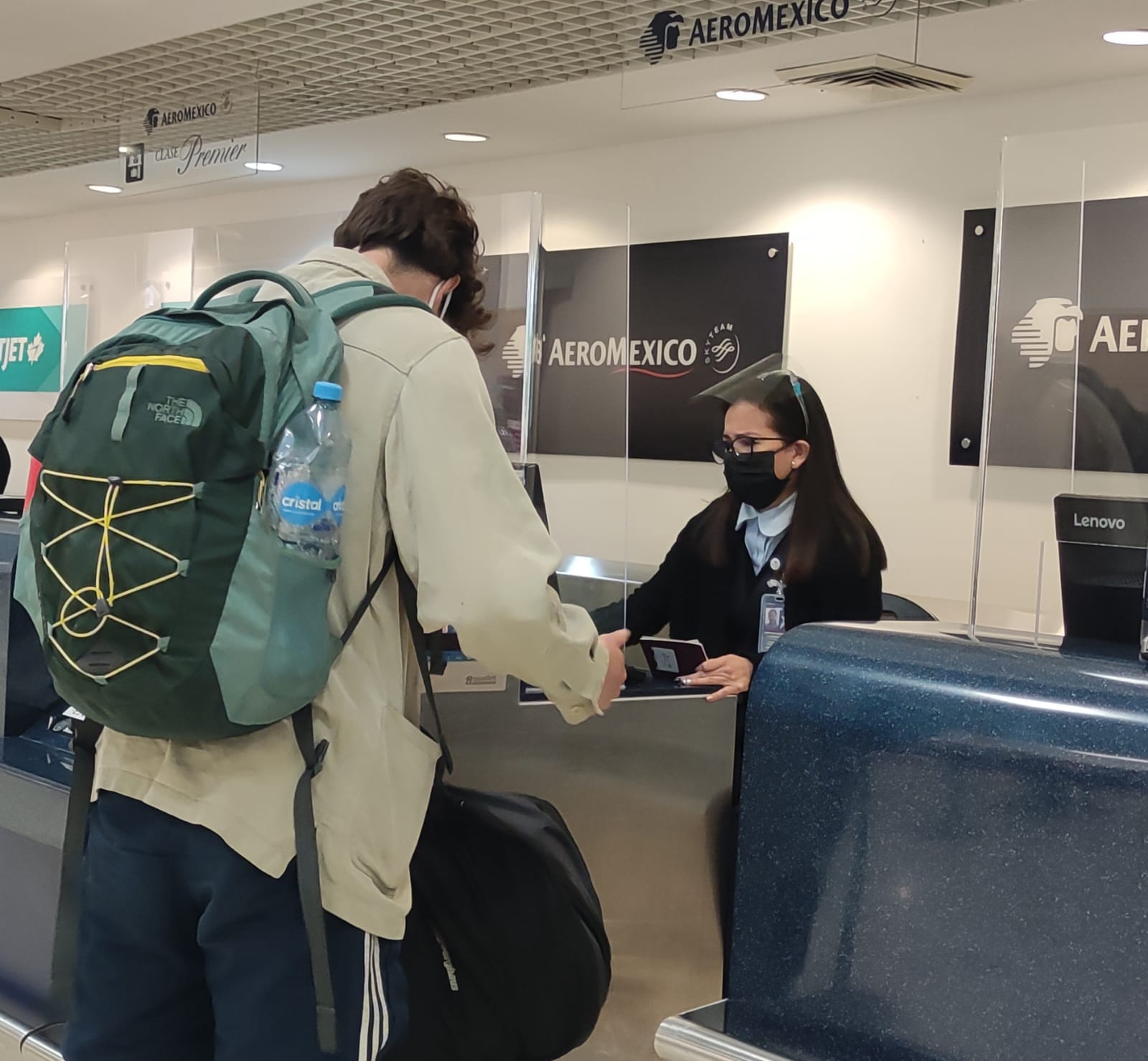 Las personas que compraron boletos para viajar a la Ciudad de México a las 07:12 horas fueron transferidas al 821