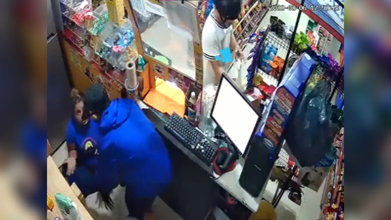 Así fue el atraco en una tienda de la Región 236 de Cancún: VIDEO