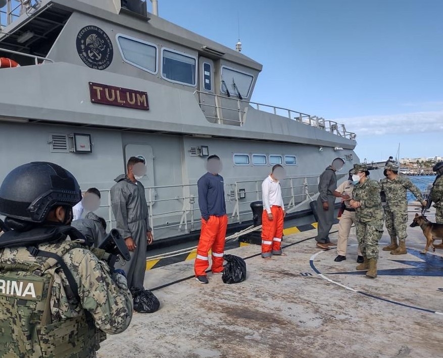 Semar rescatan a seis extranjeros que se encontraban a la deriva en Isla Mujeres