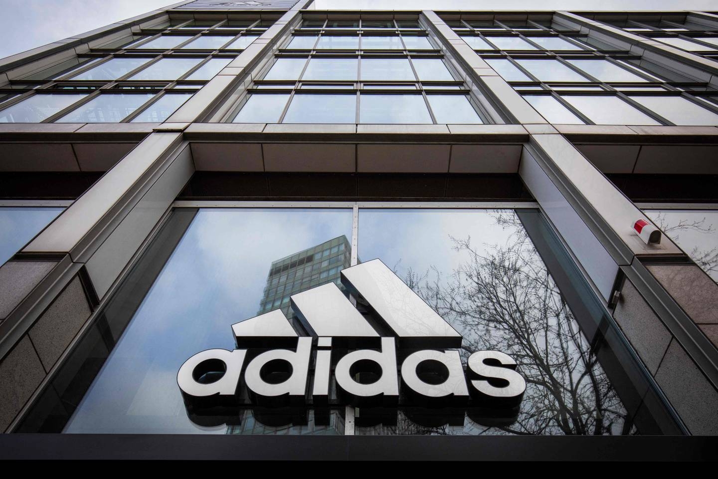 Adidas suspende patrocinio con la Federación Rusa de Futbol