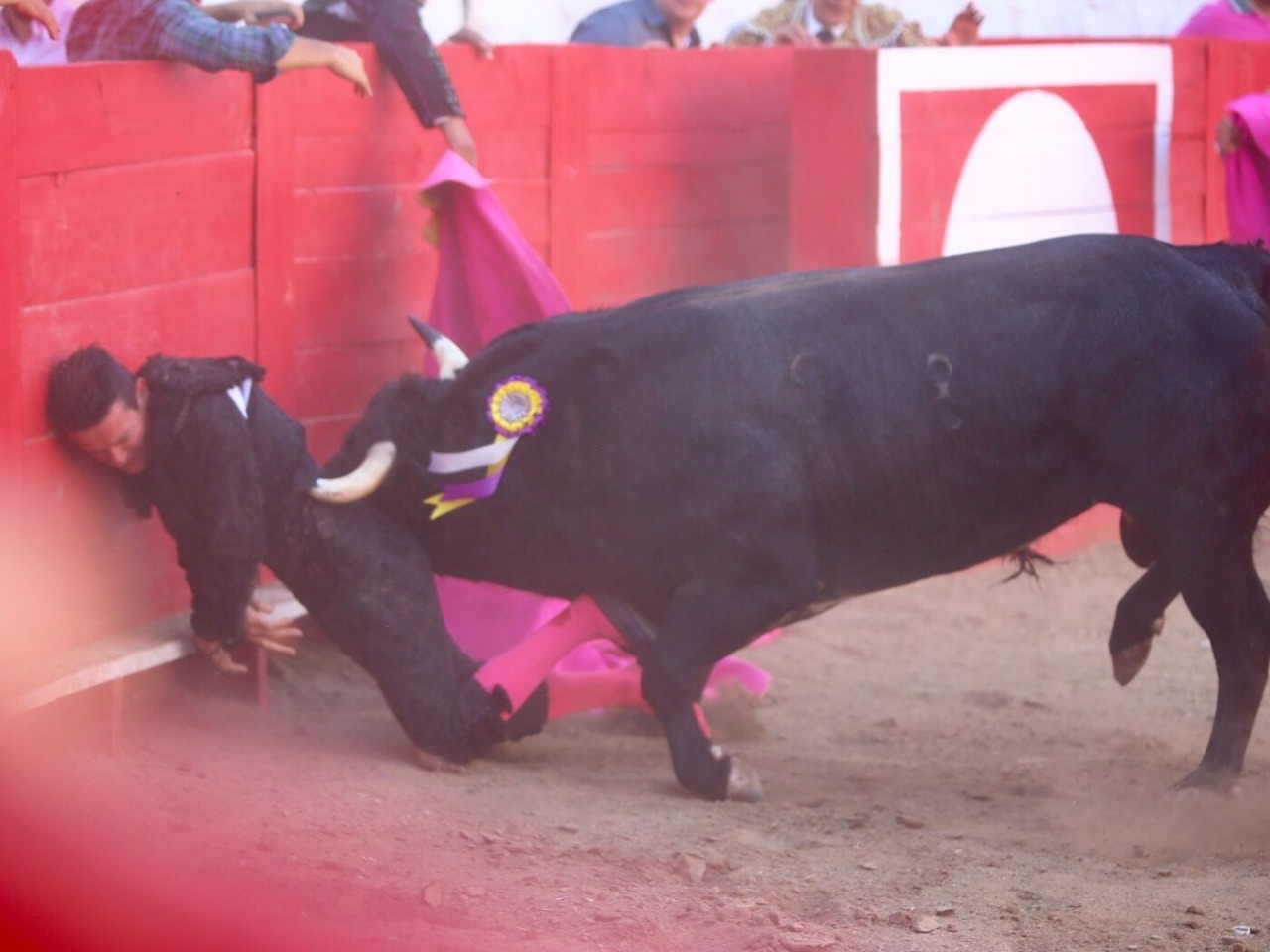 El torero se encuentra estable, de acuerdo con la información compartida por su madre