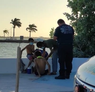 Menor de edad sufre supuesto ataque de un cocodrilo en la Bahía de Chetumal