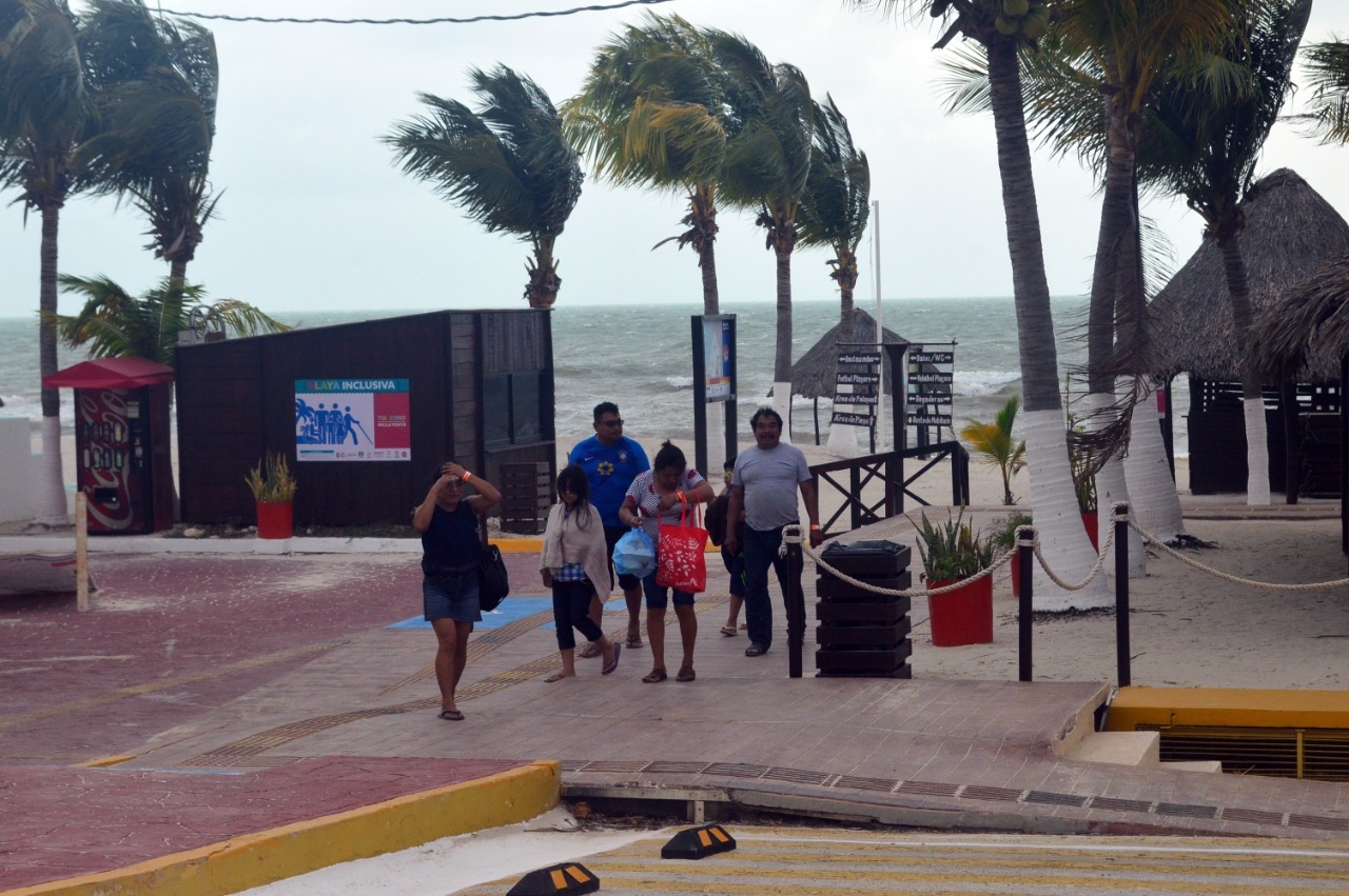 Por Frente Frío, evacuaron a más de 300 personas de Playa Bonita en Campeche