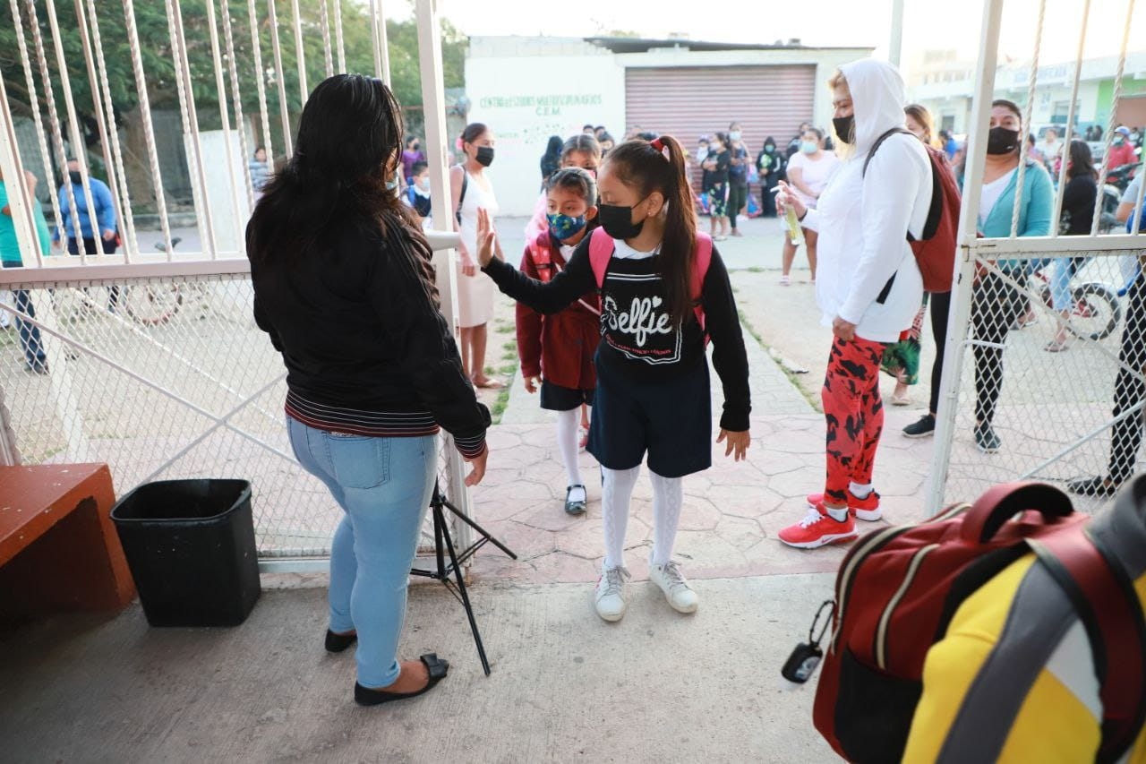 Tras dos años, más de 300 mil alumnos regresan a las aulas en Quintana Roo