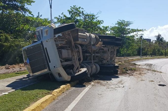 A consecuencia de lo anterior, el operador de la unidad no pudo controlar el volante