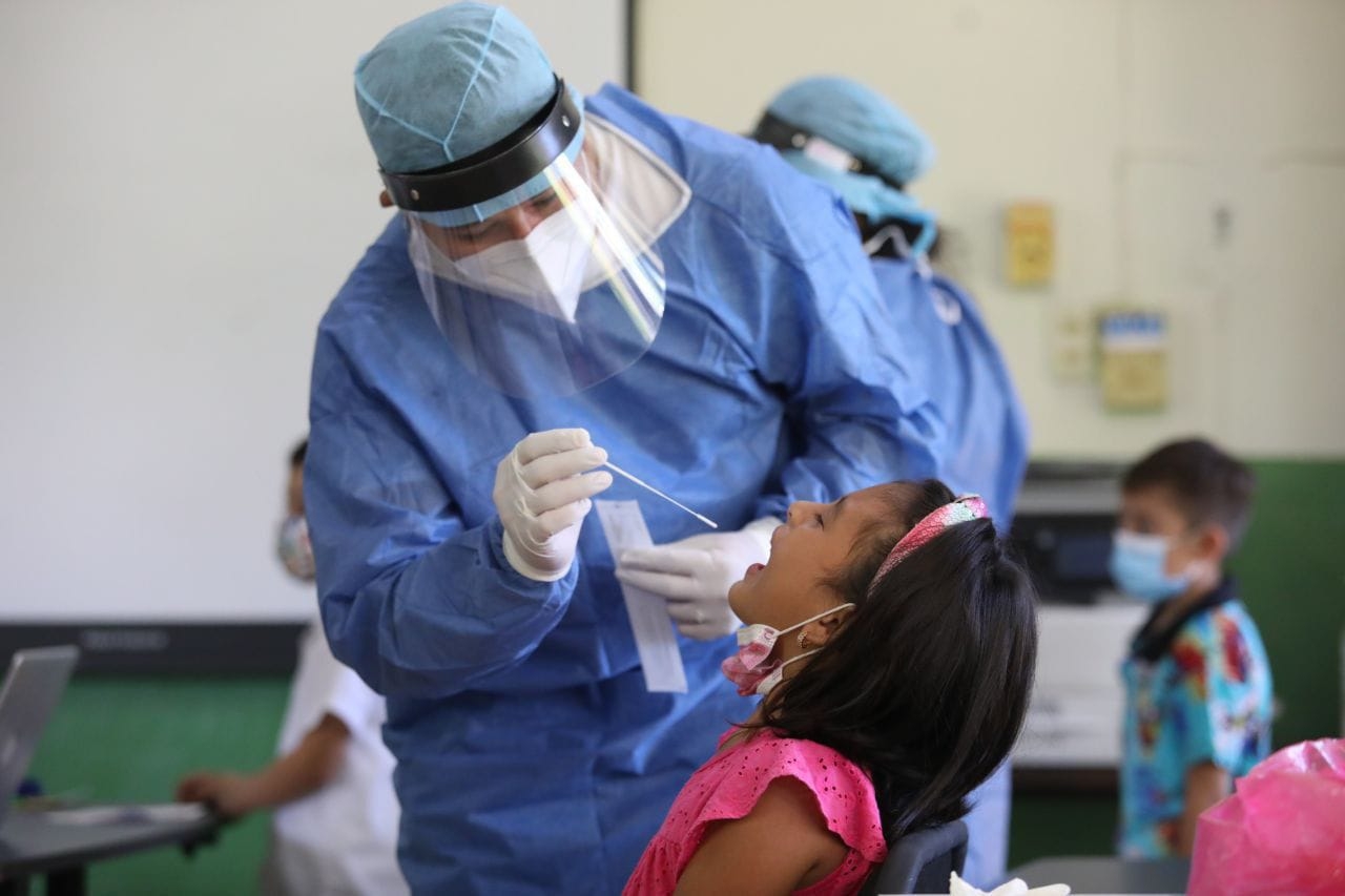 Gobierno estatal comienza a aplicar pruebas de COVID-19 en escuelas de Yucatán