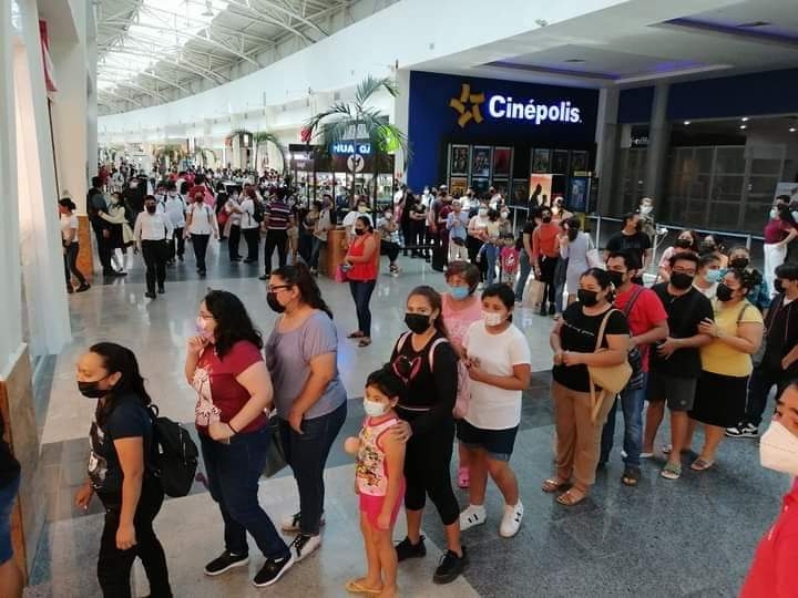 Tras inauguración de Miniso, habitantes de Chetumal esperan hasta dos horas para entrar