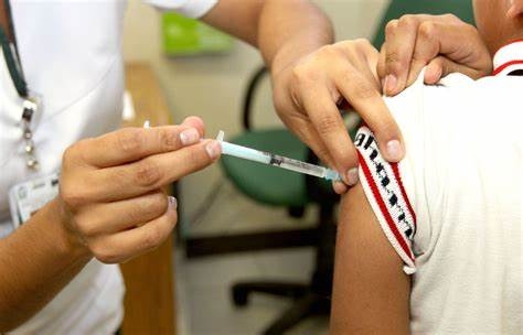 Vacunación contra la influenza en Yucatán, con un avance del 93%