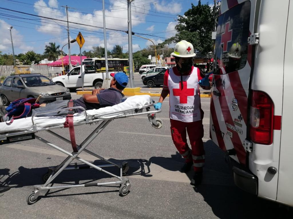 El hombre fuer trasladado por paramédicos de la Cruz Roja