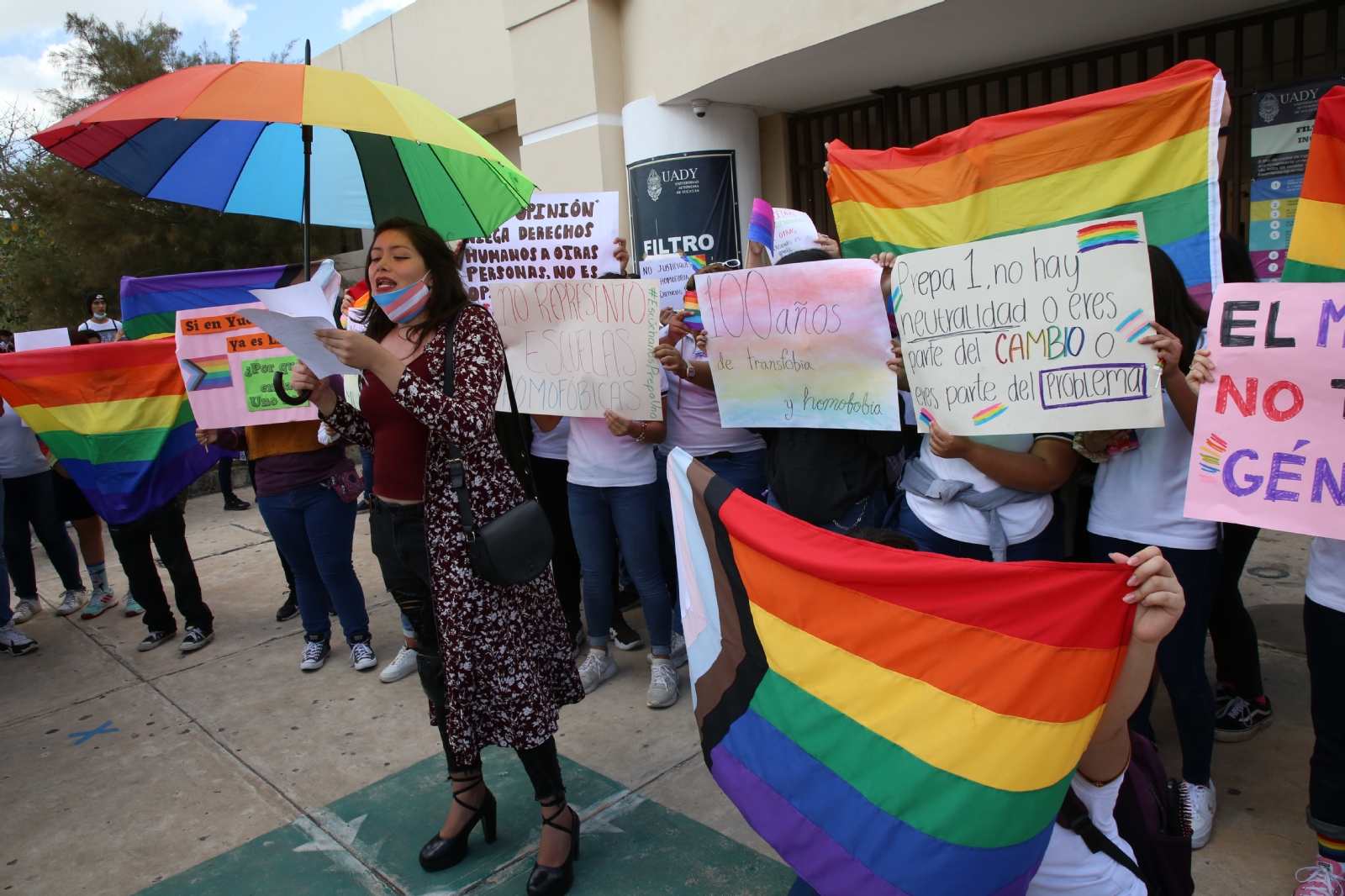 Denuncian caso de transfobia en la Preparatoria Uno de la UADY