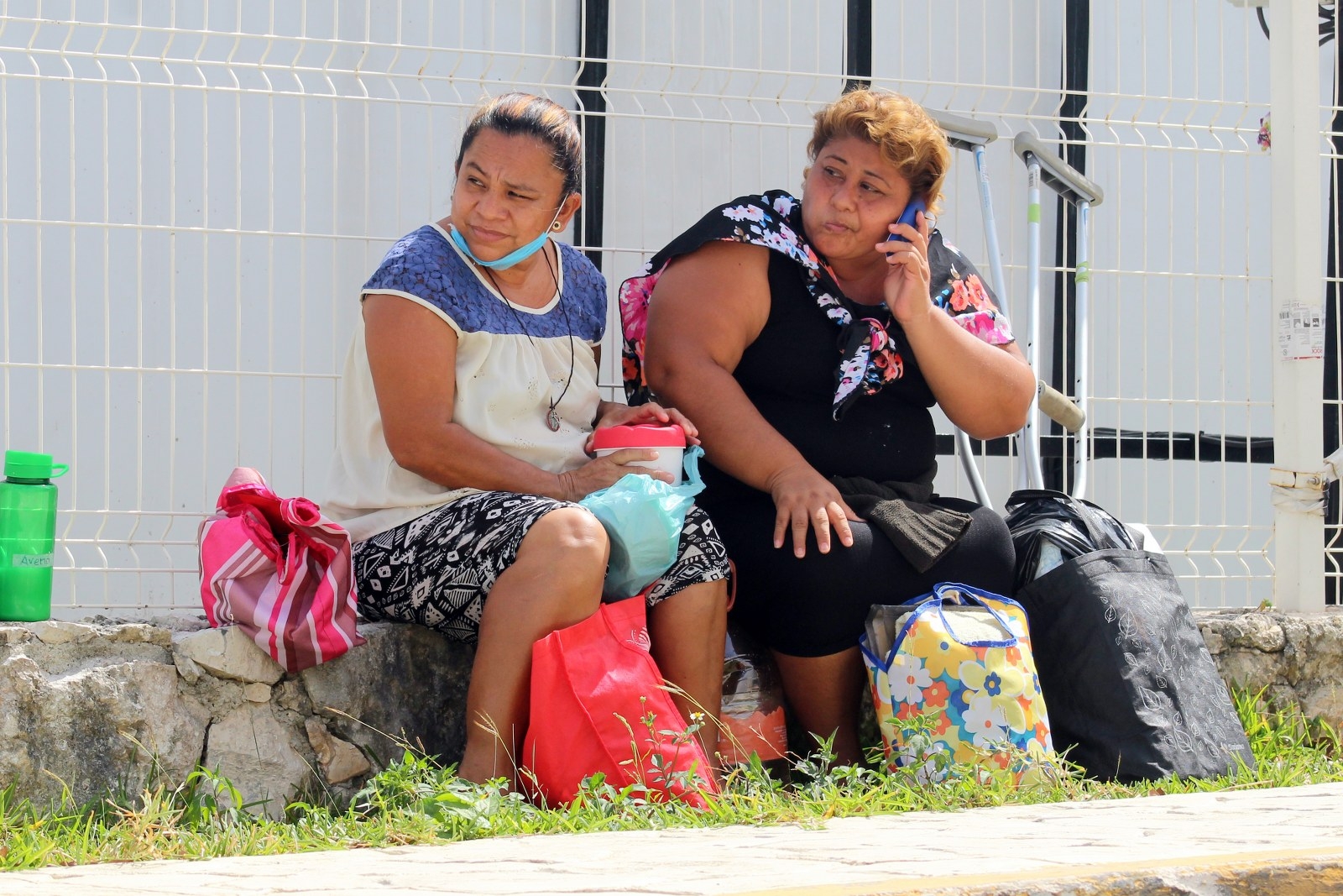 Aunque algunos se oponen a dejar de usarlos, propios y extraños relajan la medida en espacios públicos