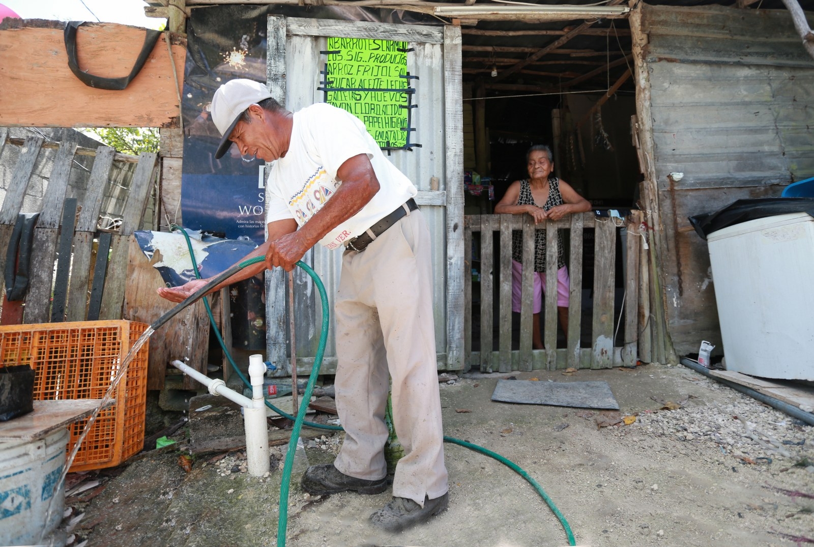 Algunos ciudadanos deben recurrir al agua de pozo ante las deficiencias en el servicio