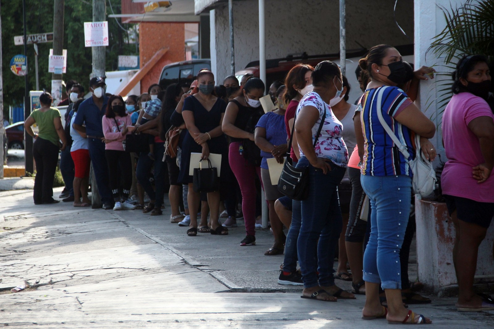 Algunos habitantes de Cancún, epicentro de casos acumulados de COVID según la SESA, pidieron a Carlos Joaquín no eliminar el uso del cubrebocas en Quintana Roo