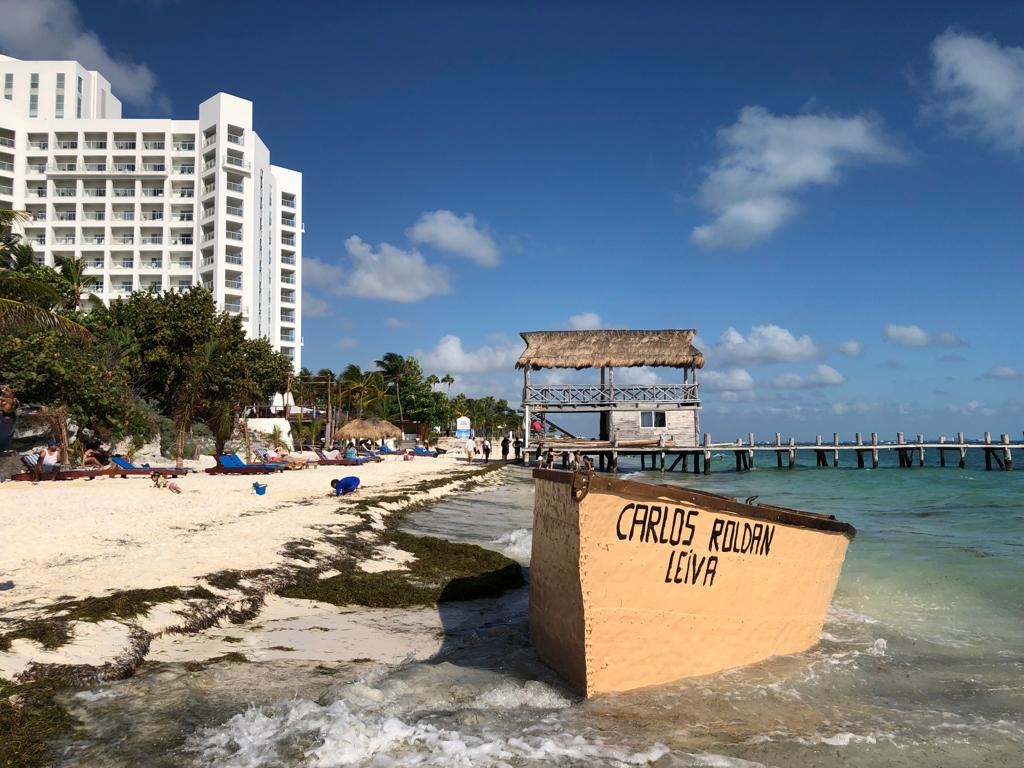 La embarcación será removida de la zona de Playa Tortugas en Cancún, luego de ser asegurada