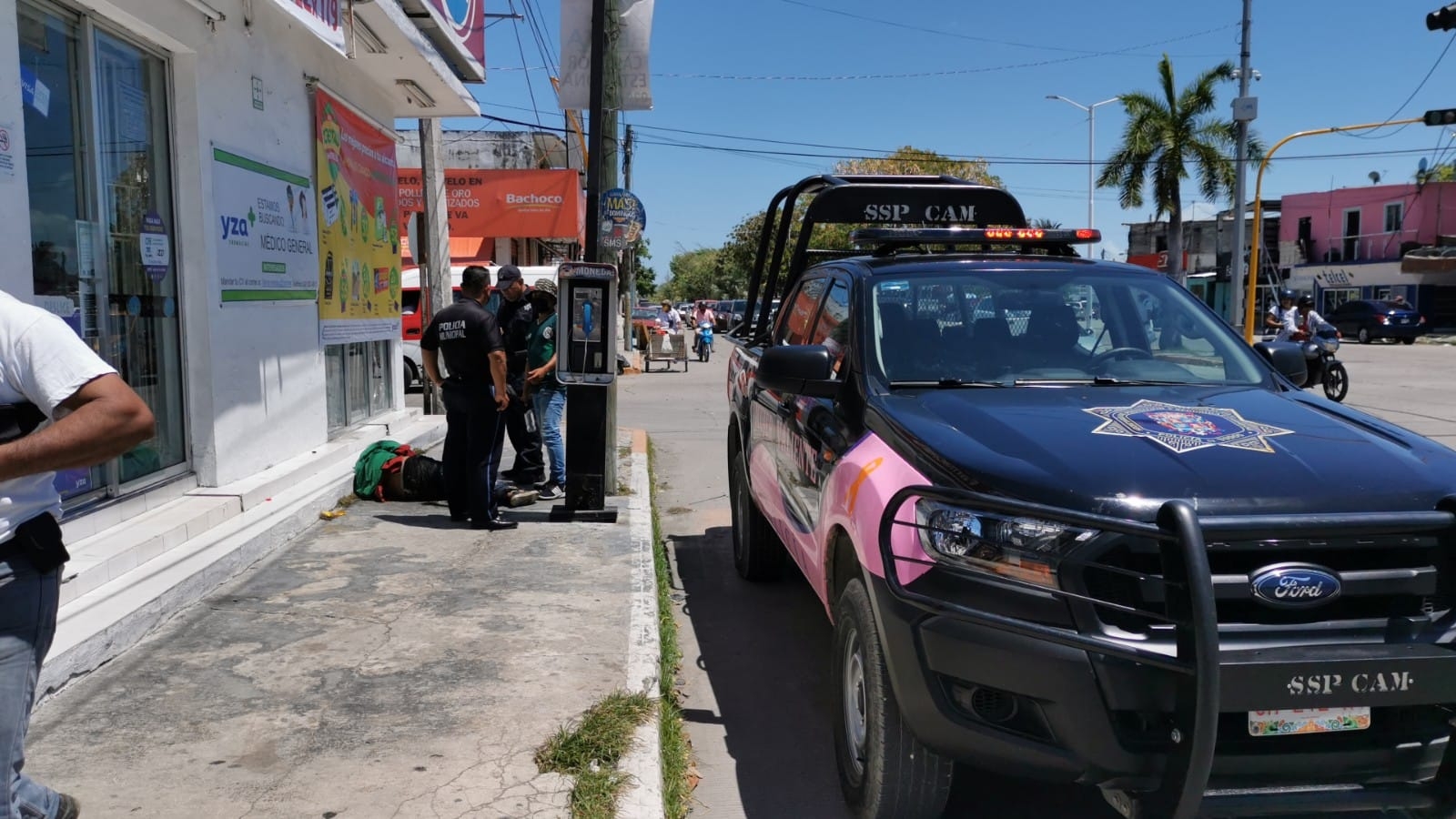 Hombre sufre congestión alcohólica y se desmaya en Ciudad del Carmen