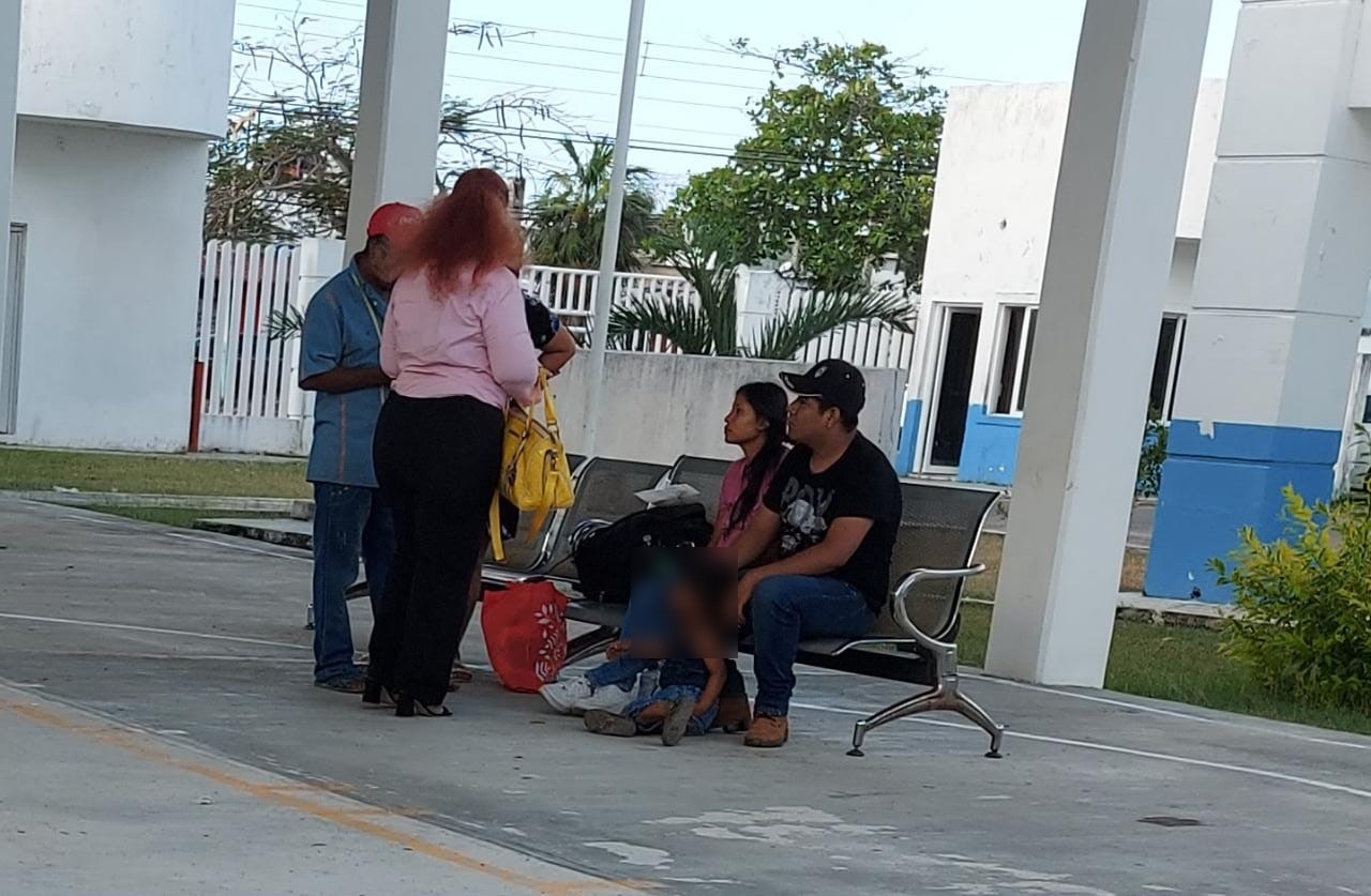 La mamá, padrastro y el hermano del menor desaparecido llegaron a la FGE Quintana Roo en Chetumal para comprobar su parentesco