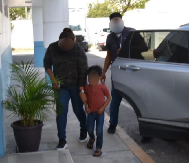 El menor fue trasladado desde Yucatán a la FGE Quintana Roo en Chetumal, para después ser entregado al DIF en lo que se llevan a cabo las investigaciones por presunta violencia familiar