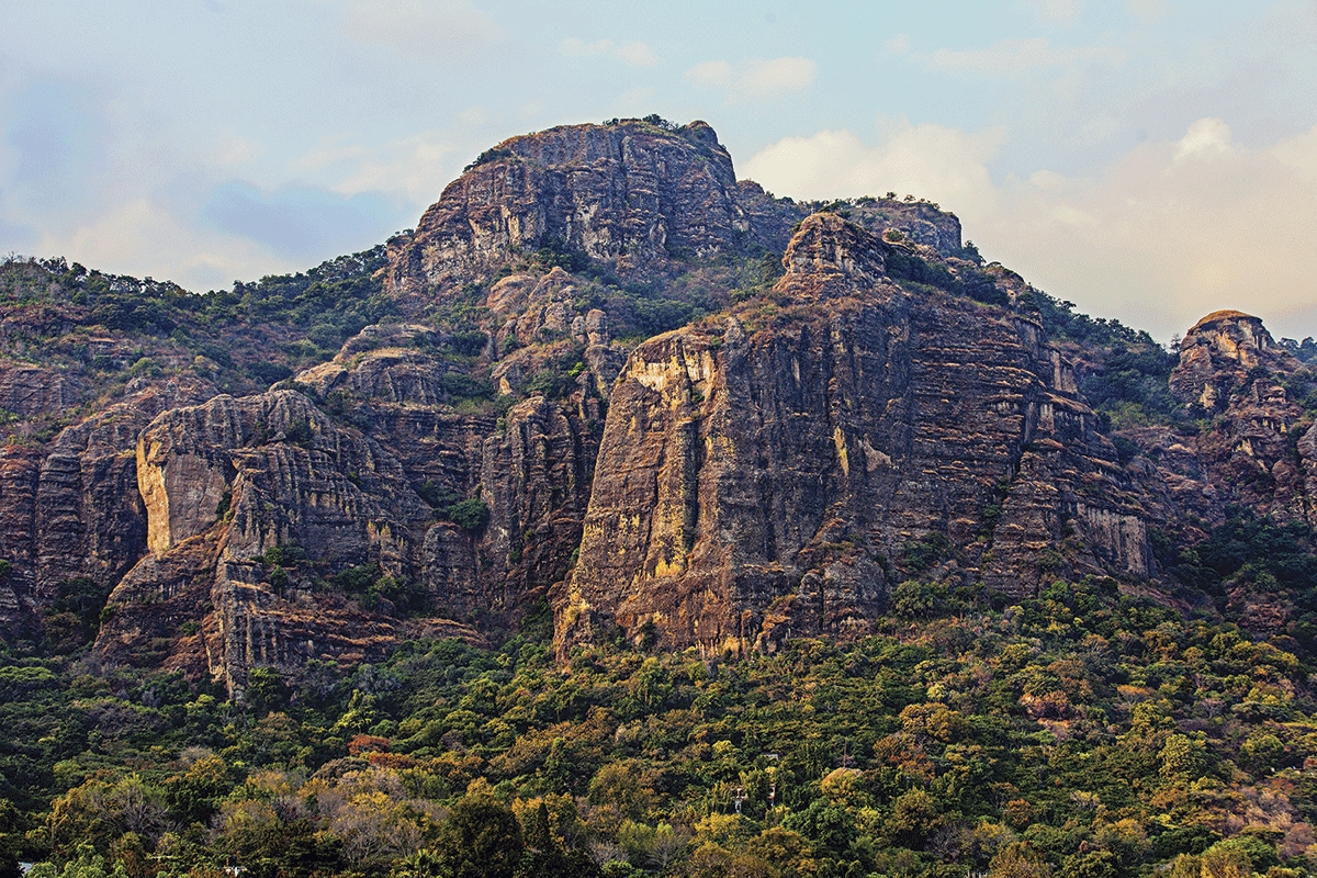 Vecinos de Tepoztlán cancelan visitas al cerro del Tepozteco a turistas