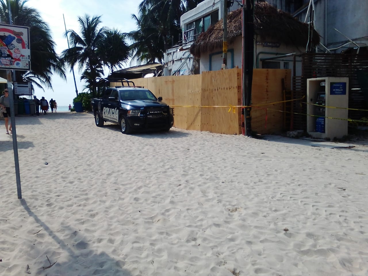 Los alrededores del Kool Beach se mantienen en vigilancia de la Policía de Playa del Carmen, debido a las investigaciones de la FGE Q.Roo