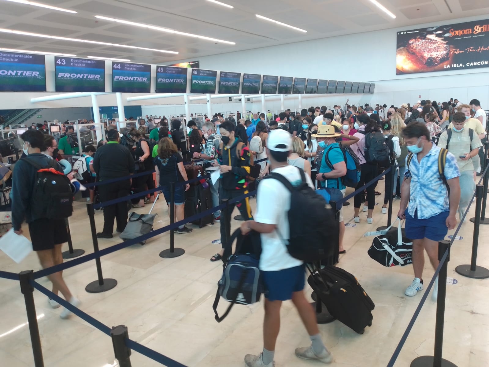 El aeropuerto de Cancún ha mantenido una cifra promedio de 500 vuelos programados en esta semana, según datos de Asur