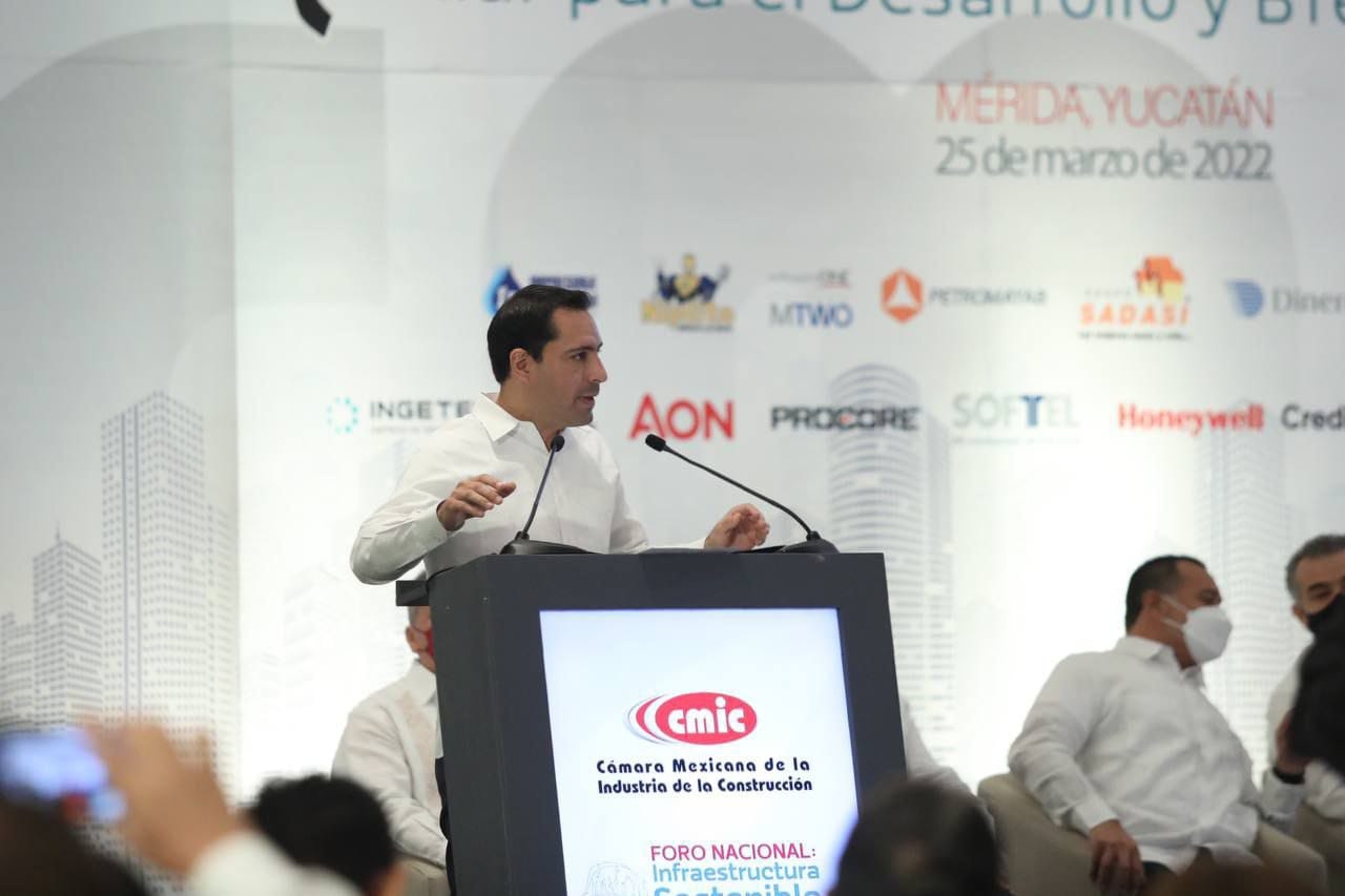 Mauricio Vila encabeza foro nacional de infraestructura; empresarios reconocen su labor