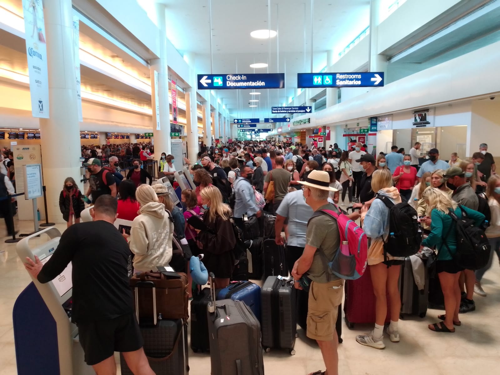 Retrasan 10 vuelos a EU en el Aeropuerto Internacional de Cancún: VIDEO