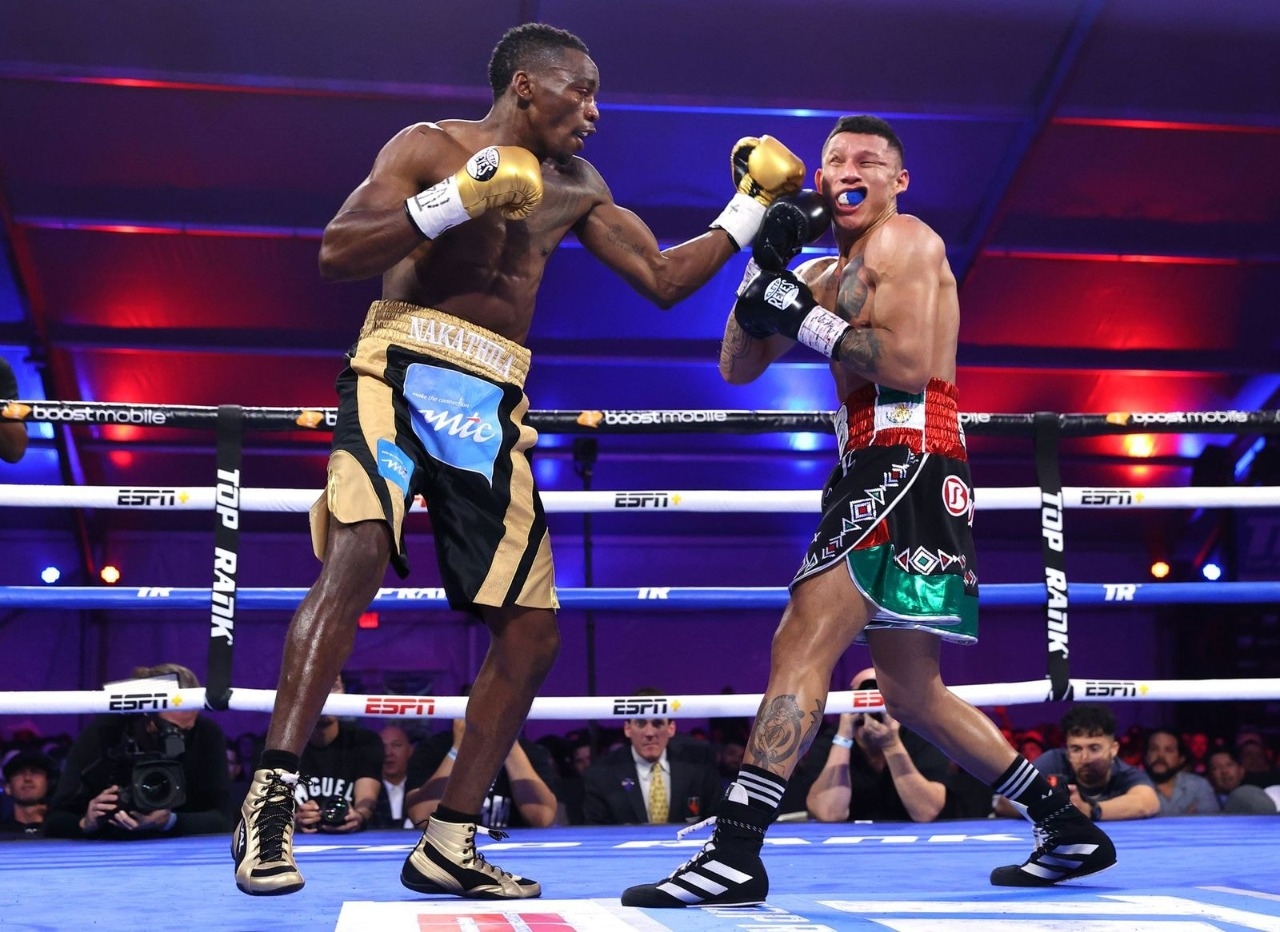 El "Alacrán" Berchelt es excampeón mundial de peso Superpluma del Consejo Mundial de Boxeo