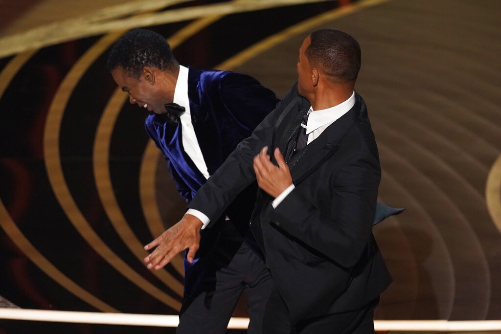 Will Smith podría perder el Oscar por golpear a Chris Rock