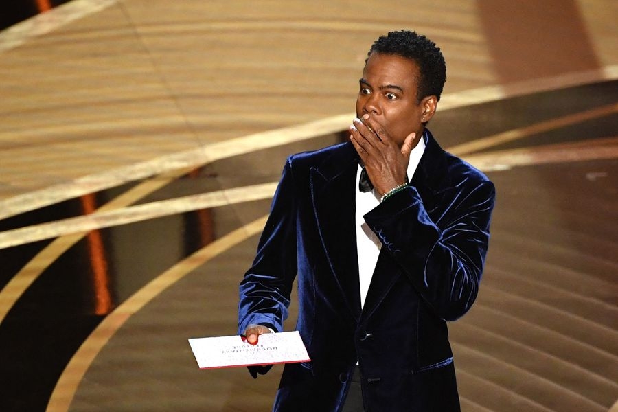 Redes sociales y famosos apoyan a Chris Rock por golpe que recibió de Will Smith