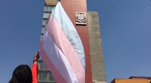 La comunidad LGBTQ+ de la UNAM protestó por un foro que consideró transfóbico. Foto: Captura de pantalla