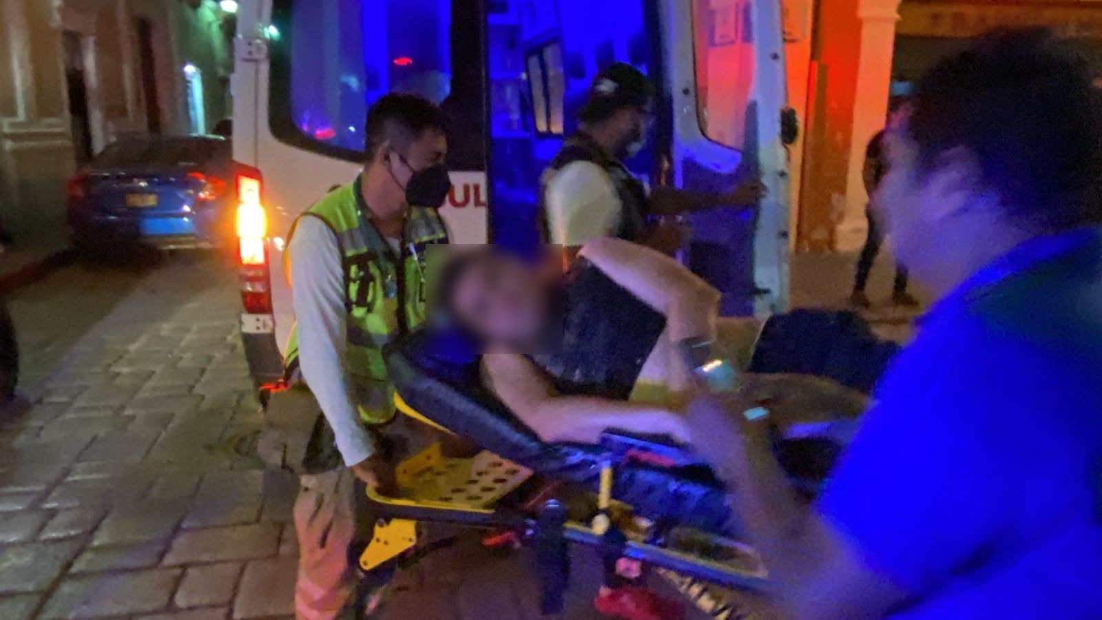 El hombre fue trasladado al Hospital General de Ciudad del Carmen para su atención médica tras desmayarse en un bar de la ciudad