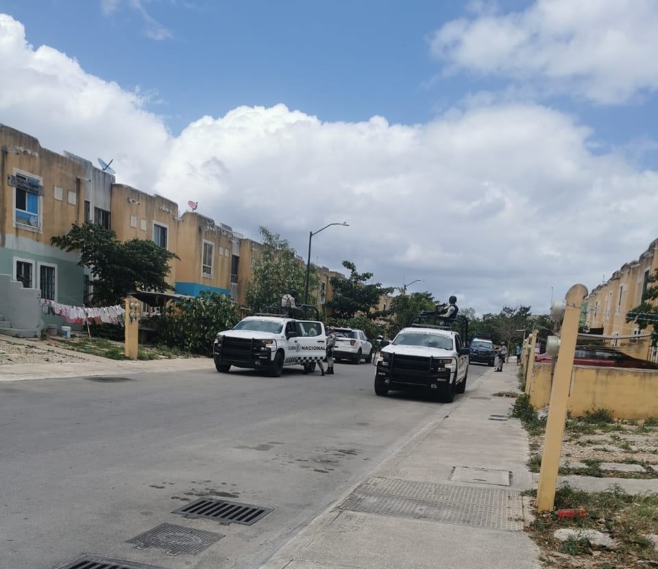 Los detenidos trataron de evadir a policías y Guardia Nacional al tratar de esconderse en una vivienda en Playa del Carmen