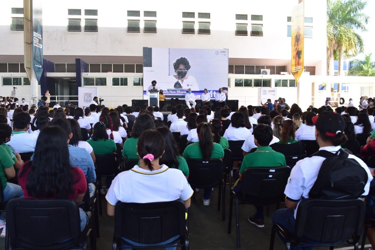 Celebran Expo Universitaria de Profesiones en la Universidad Autónoma de Campeche