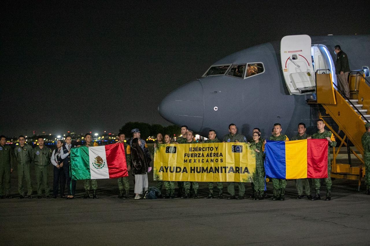 Llega a México avión con primer grupo de mexicanos rescatados de Ucrania