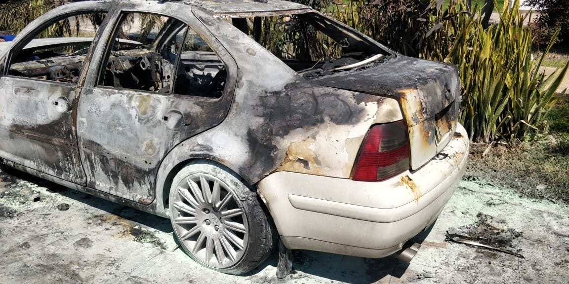 El conductor se percató que salía humo del auto en el fraccionamiento Gran Santa Fe