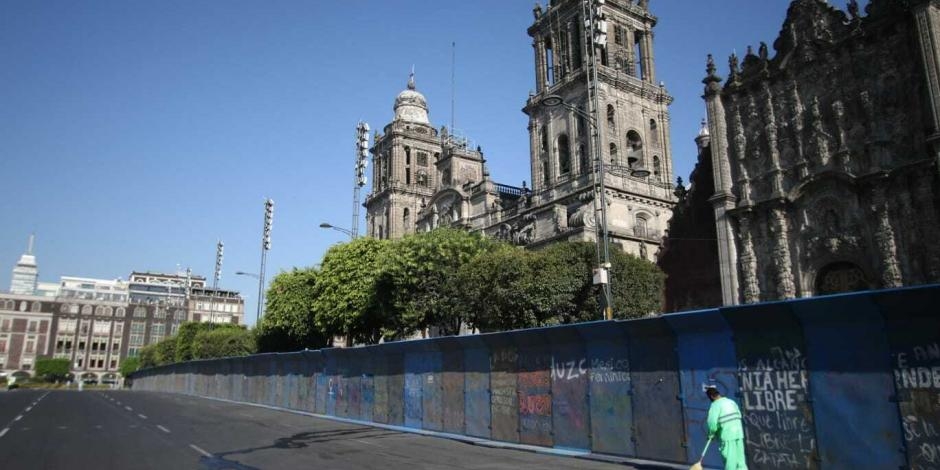 Elementos de la Ciudad de México comenzaron con la instalación de vallas metálicas a fin de proteger Palacio Nacional y la Catedral Metropolitana