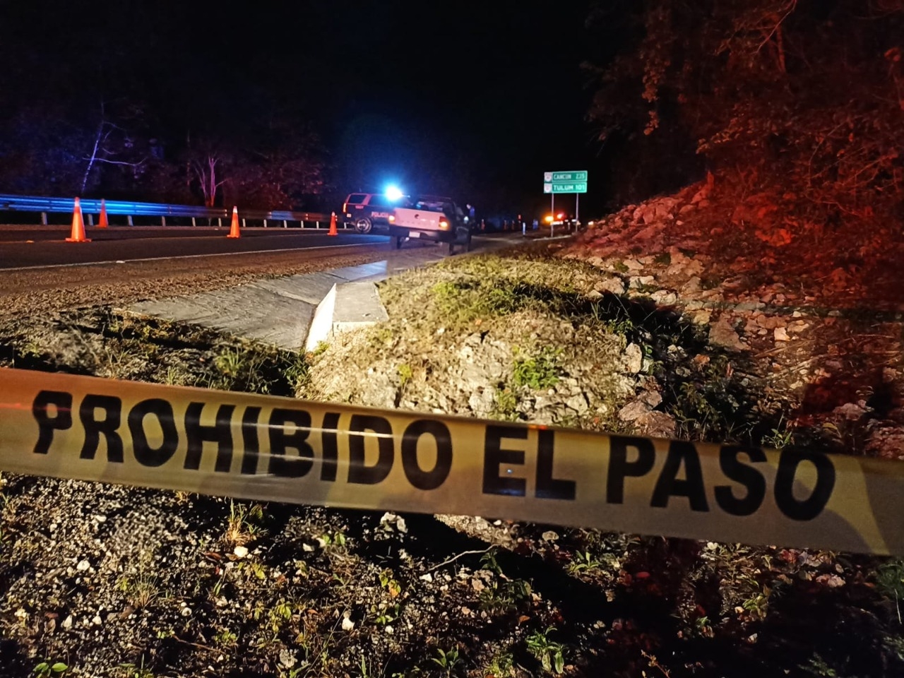 Hasta el lugar acudieron elementos de Seguridad Pública Estatal, personal asignado a la vía de 14 kilómetros operada por Caminos y Puentes Nacionales