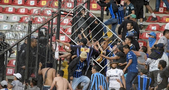 Fisacalía de Querétaro cita a declarar a servidores públicos por riña en el Estadio Corregidora