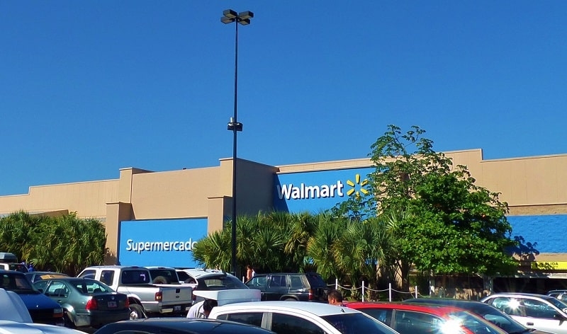 En Playa del Carmen, empleados de una tienda Walmart se quejó de que la empresa incumplió el pago de un bono