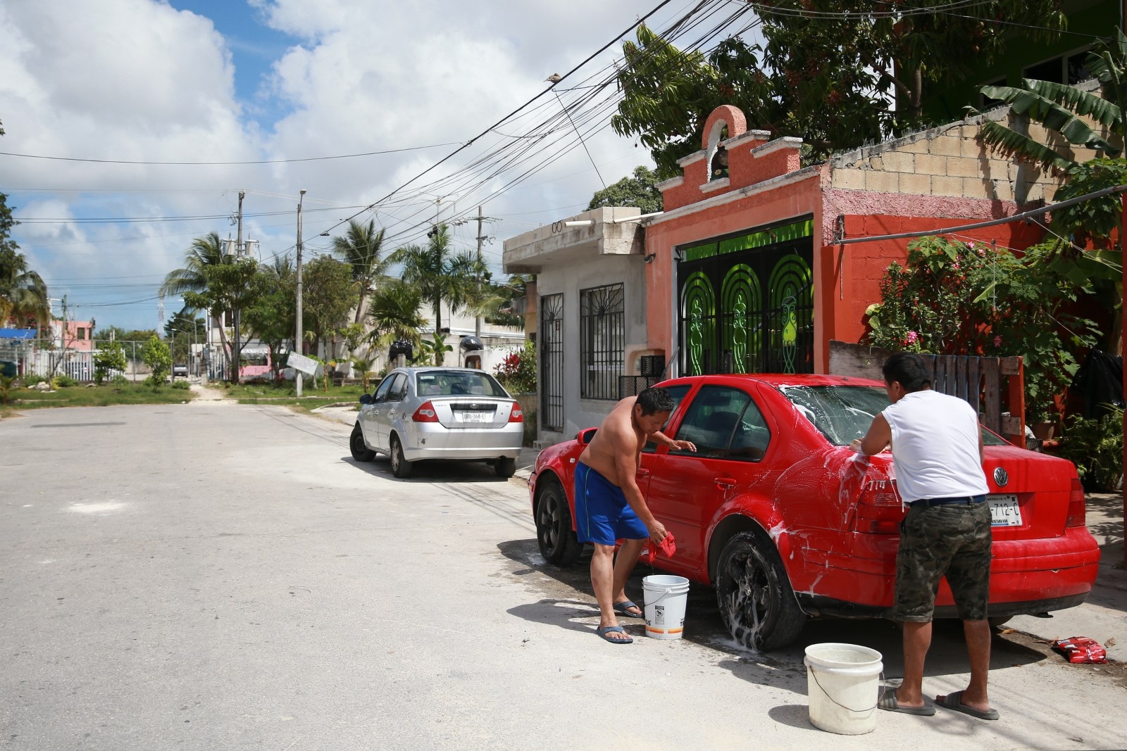 Algunos cancunenses guardaron agua, a manera de prevención, y otros usaron racionalmente el líquido para algunas actividades