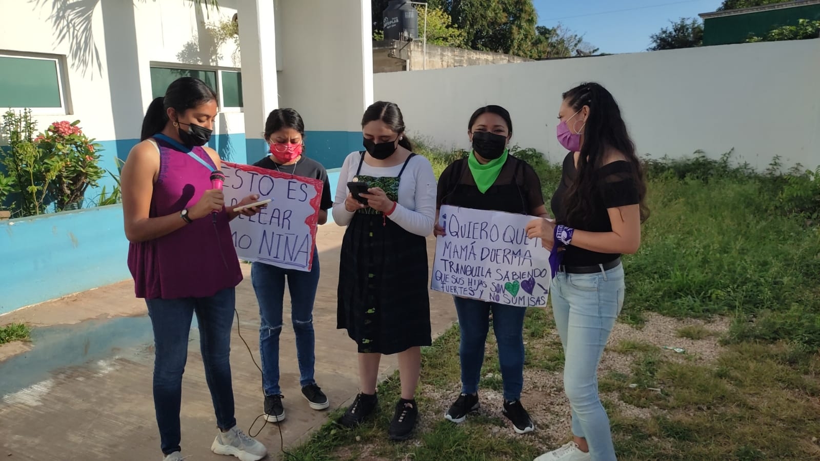 Las integrantes de la colectiva 'Foráneas Seguras' realizaron una protesta para recriminar la omisión de la FGE Q.Roo contra las mujeres