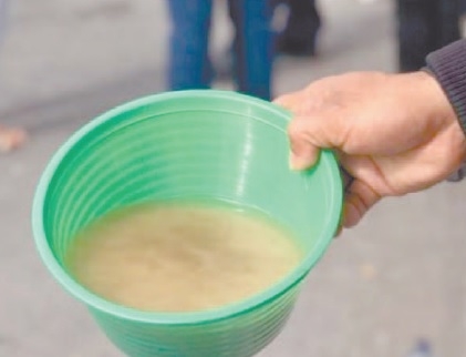 ¡Engañados! Gasolinera vende agua con combustible en Ciudad del Carmen