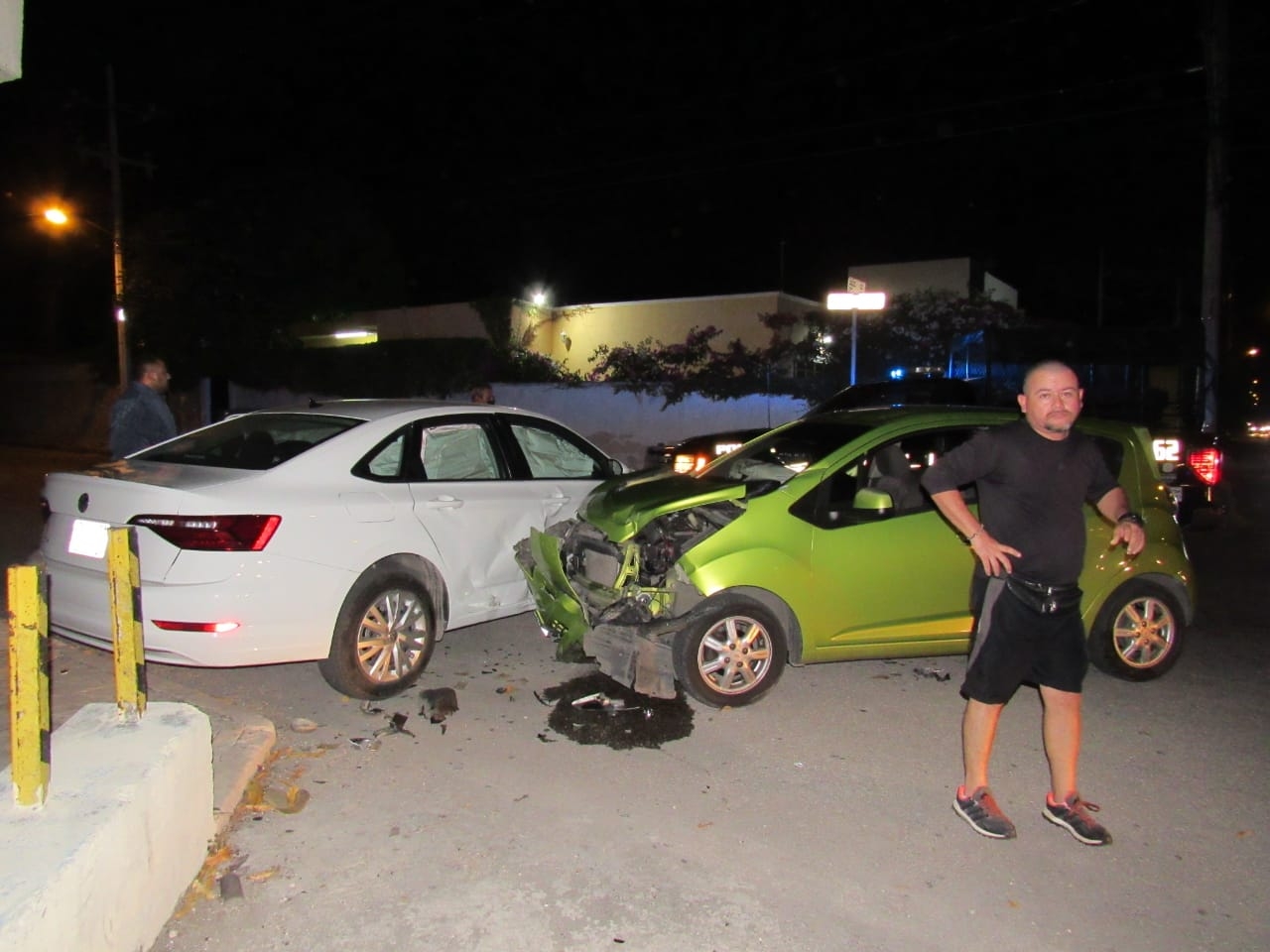 Descuido al volante provoca fuerte choque en Mérida