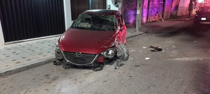 Automóvil abandonado en la colonia Adolfo Mateos