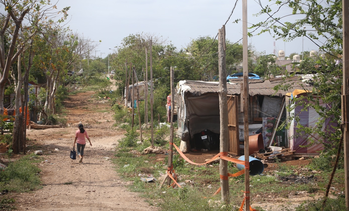 Habitantes de la invasión recolectaron firmas para desalojar a Carmen Delgado, a quien acusan de agredir a los vecinos