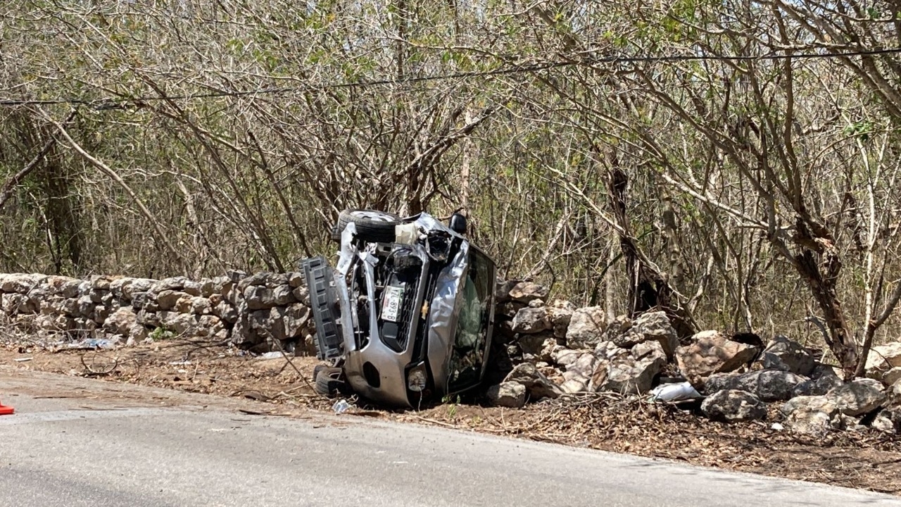 Automóvil volcado tras choque en la carretera Mocochá