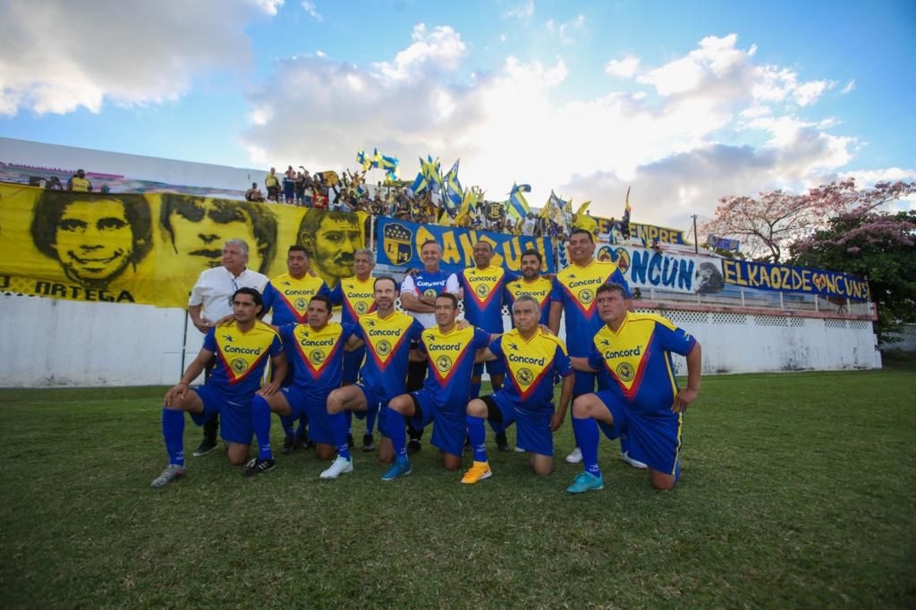 Leyendas del América se enfrentan en Cancún a exjugadores de Pioneros