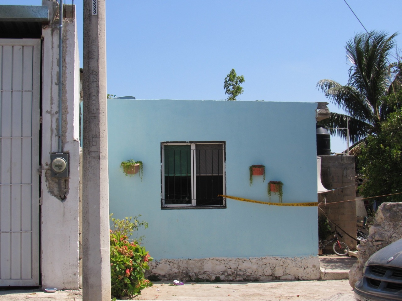 Las tres casas fueron custodiadas por la policía en Mérida