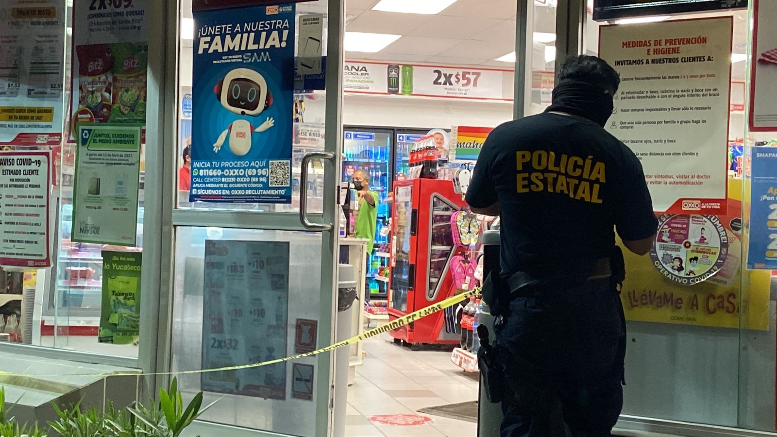 Con cuchillo en mano, integrantes de los "Brakets" asaltan un Oxxo en Campeche