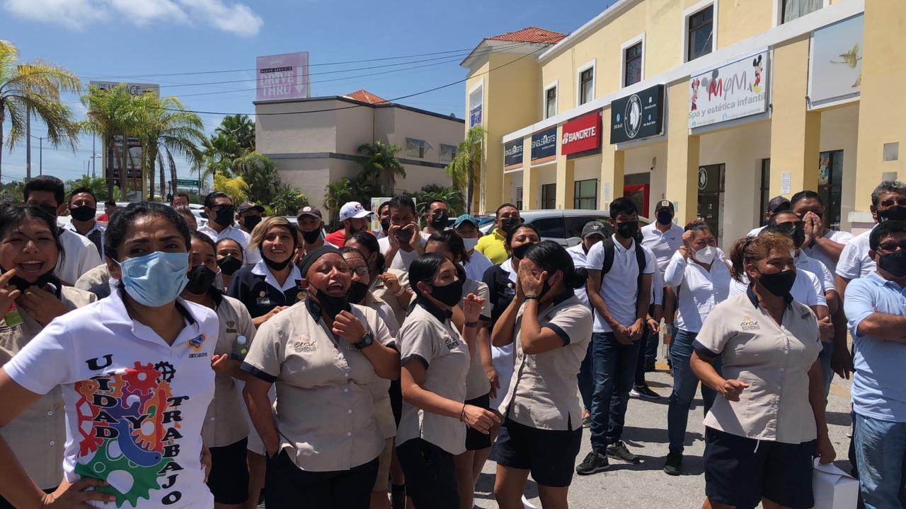 Empleados del hotel El Cid se manifiestan en Conciliación y Arbitraje de Cancún: VIDEO